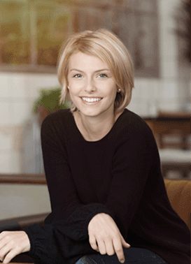 Photo of 35+ blonde woman with medium-length hair smiling, for information on Hoffman Estates teeth whitening from Dr. William Becker.